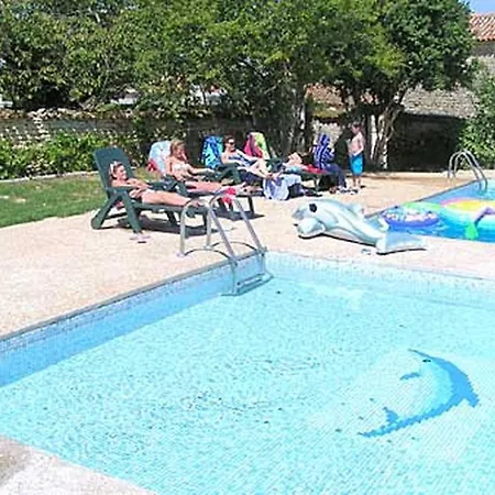 8 Complex, 53 People Maximum , Marriage, Birthdays, Family Get Togethers Doeuil-sur-le-Mignon