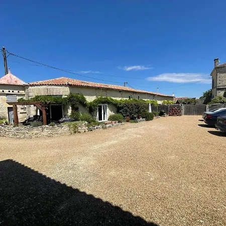 8 Complex, 53 People Maximum , Marriage, Birthdays, Family Get Togethers * Doeuil-sur-le-Mignon