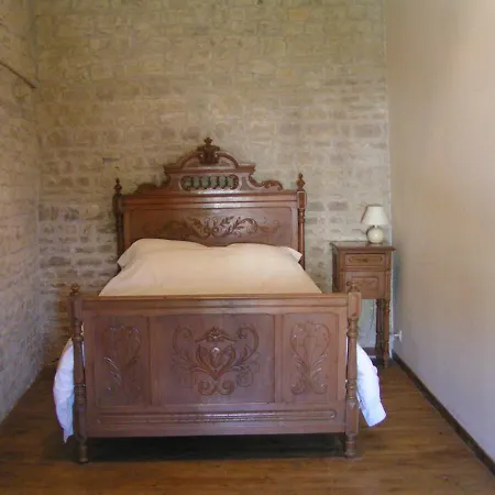 8 Complex, 53 People Maximum , Marriage, Birthdays, Family Get Togethers 펜션 Doeuil-sur-le-Mignon