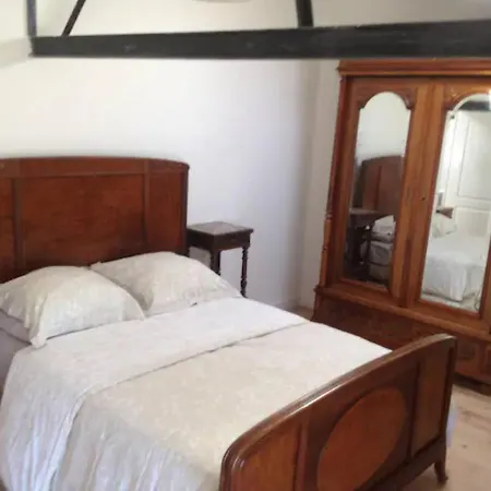 8 Complex, 53 People Maximum , Marriage, Birthdays, Family Get Togethers 펜션 Doeuil-sur-le-Mignon