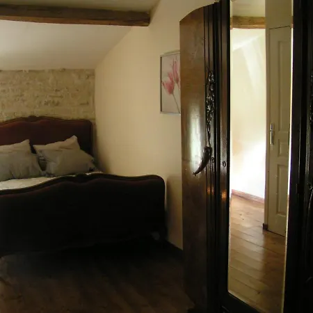 8 Complex, 53 People Maximum , Marriage, Birthdays, Family Get Togethers 펜션 Doeuil-sur-le-Mignon