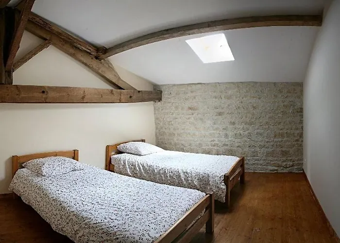 8 Complex, 53 People Maximum , Marriage, Birthdays, Family Get Togethers