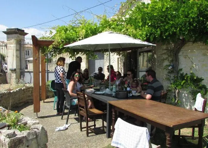 8 Complex, 53 People Maximum , Marriage, Birthdays, Family Get Togethers Doeuil-sur-le-Mignon