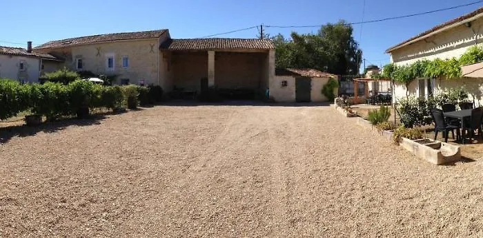 8 Complex, 53 People Maximum , Marriage, Birthdays, Family Get Togethers بيت للعطل Doeuil-sur-le-Mignon