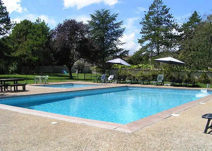 8 Complex, 53 People Maximum , Marriage, Birthdays, Family Get Togethers * Doeuil-sur-le-Mignon