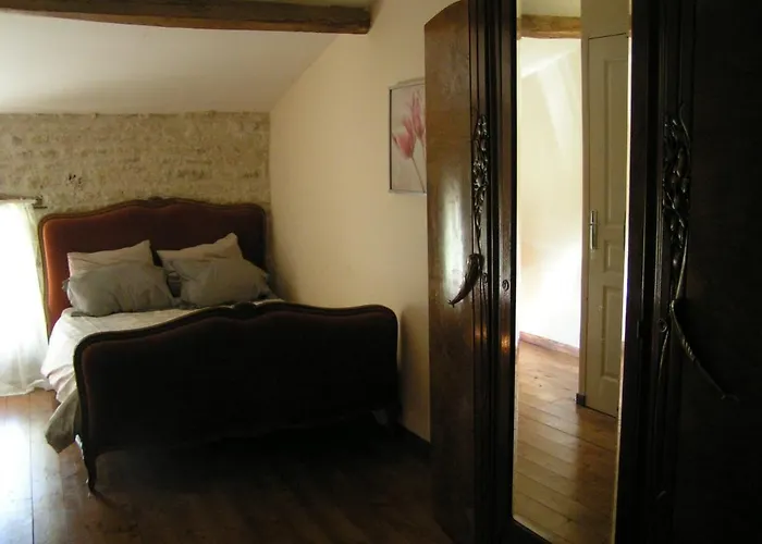 8 Complex, 53 People Maximum , Marriage, Birthdays, Family Get Togethers بيت للعطل Doeuil-sur-le-Mignon